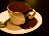 Ինչպե՞ս է բաժակի գույնը ազդում տաք շոկոլադի համի վրա