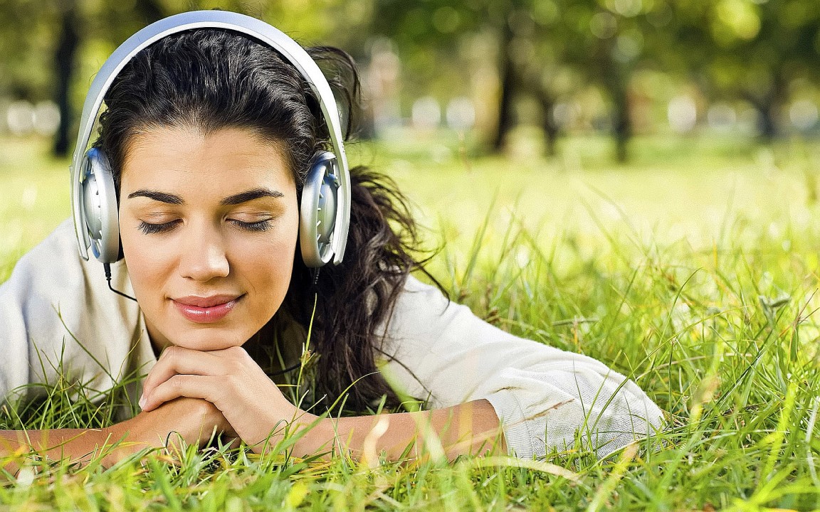 https://mediamag.am/wp-content/uploads/2014/03/Girl-relaxing-on-the-Grass-with-Music-1152x720-wide-wallpapers.net_.jpg