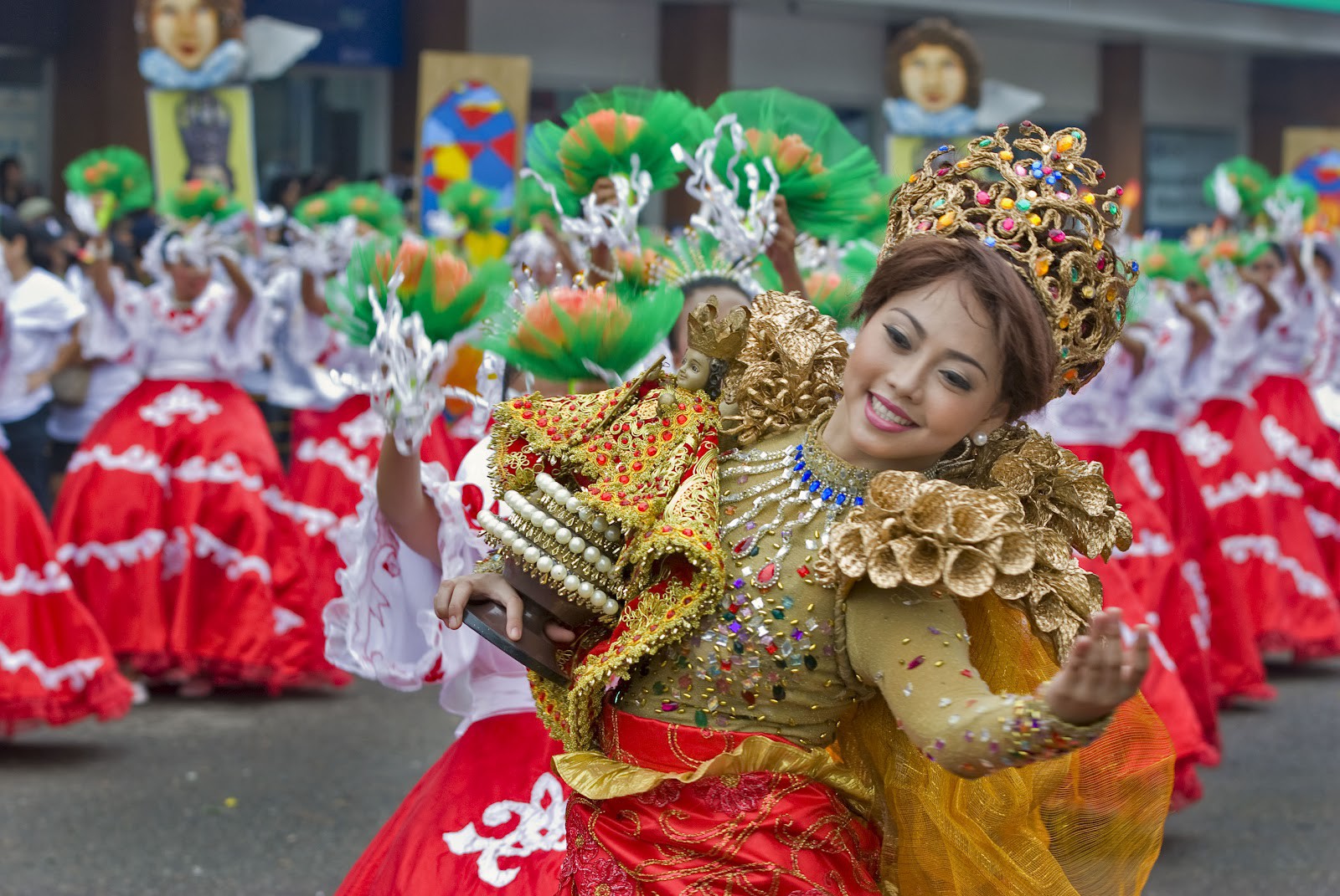 Филиппина на английском. Фестиваль Синулог на Филиппинах. Культура и традиции Филиппин. Филиппины культура и традиции.