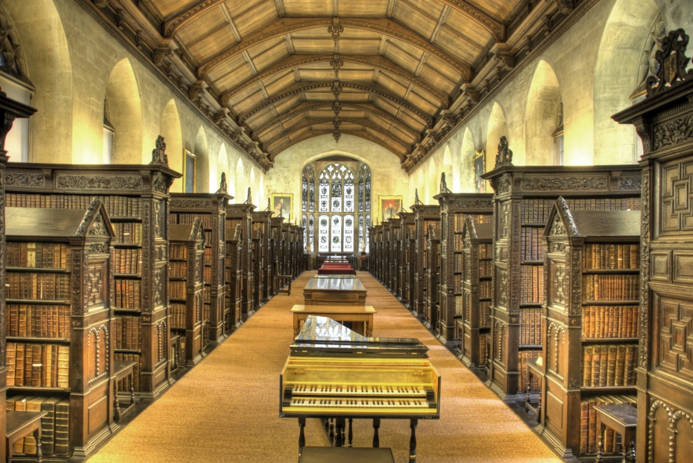 1755460-R3L8T8D-1000-St_Johns_College_Old_Library_interior
