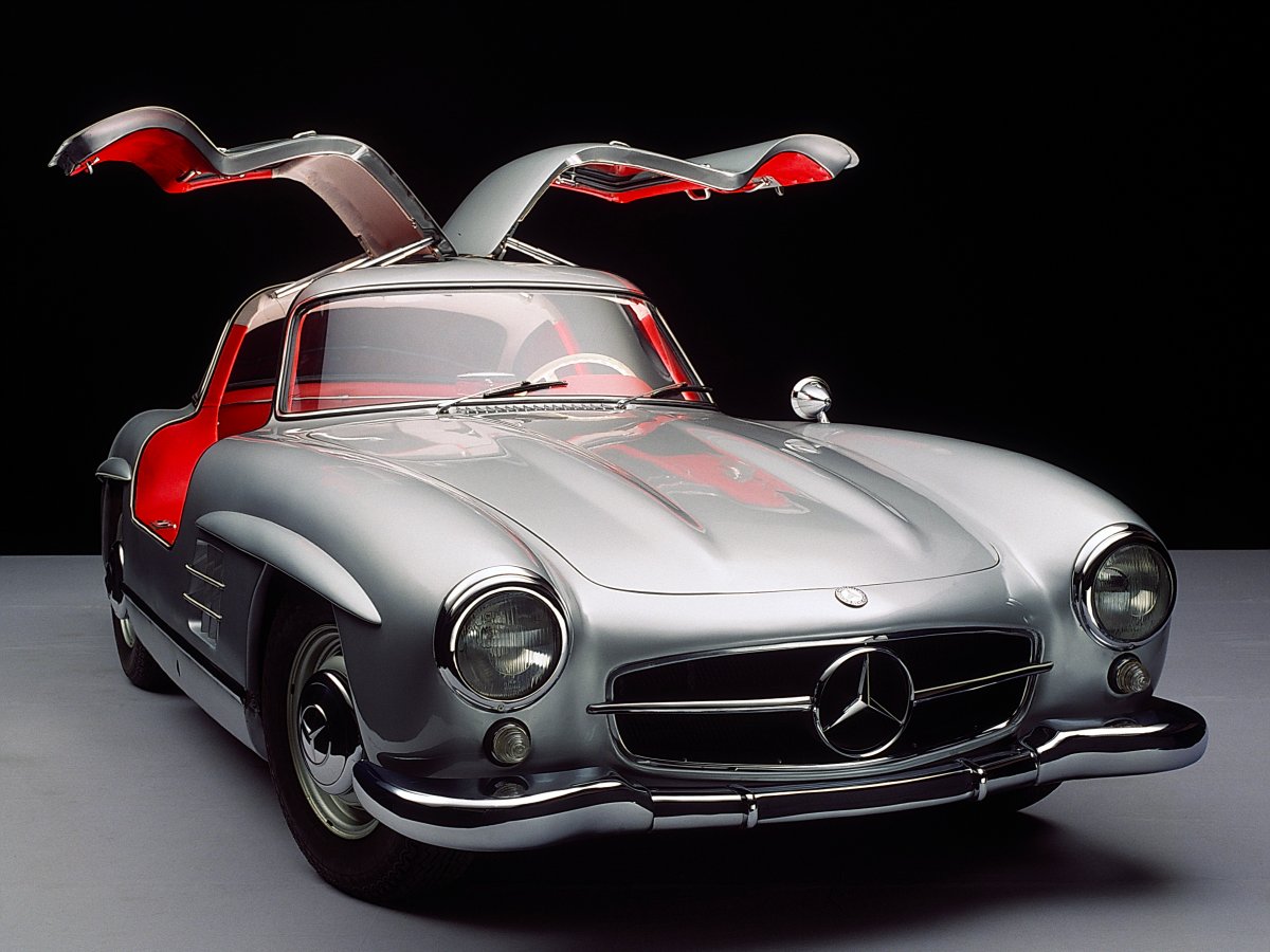 the-visions-styling-makes-it-the-spiritual-successor-to-the-300sl-from-the-1950s-followed-by-
