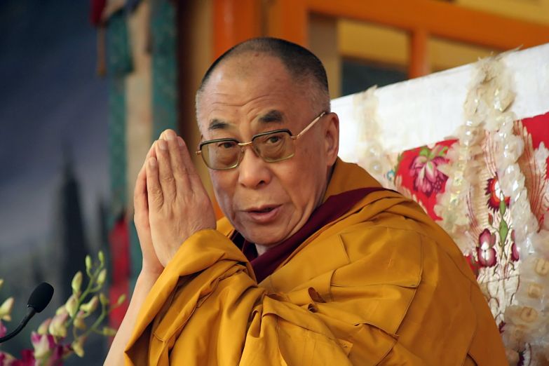 Պահվածքը եղել է «անմեղ և խաղային».Դալայ Լաման ներողություն է խնդրել տղա երեխայի շուրթերը համբուրելու սկանդալային դեպքի համար
